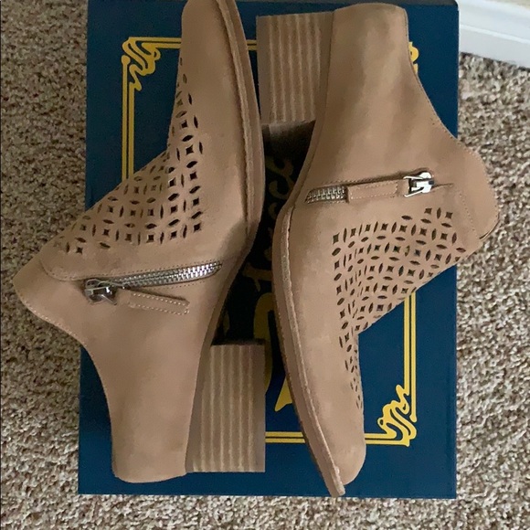 Sbicca cutout mule - Picture 4 of 7